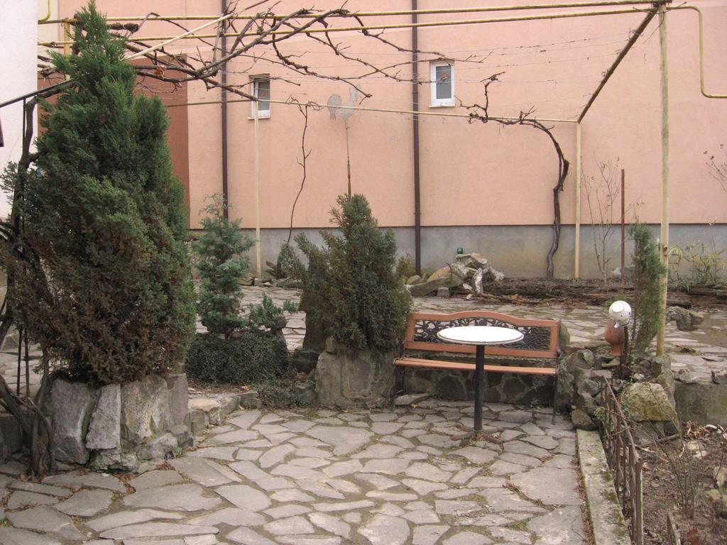 Vilni Kimnaty Hotel Mukacheve Exterior photo